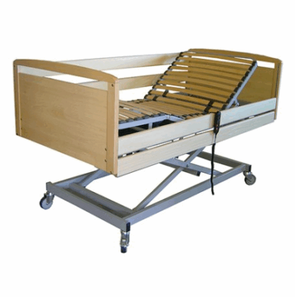 Cama asistencial con carro elevador carenado de madera